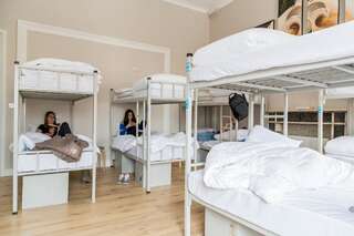 Хостелы Gardiner House Дублин Bed in 12-Bed Mixed Dormitory Room with Shared Bathroom-3