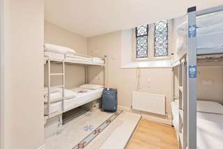Хостелы Gardiner House Дублин Bed in 16-Bed Mixed Dormitory Room with Shared Bathroom- Chapel Experience-3