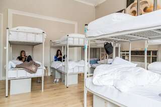 Хостелы Gardiner House Дублин Bed in 12-Bed Mixed Dormitory Room with Shared Bathroom-8