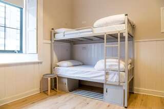 Хостелы Gardiner House Дублин Bed in 12-Bed Mixed Dormitory Room with Shared Bathroom-11